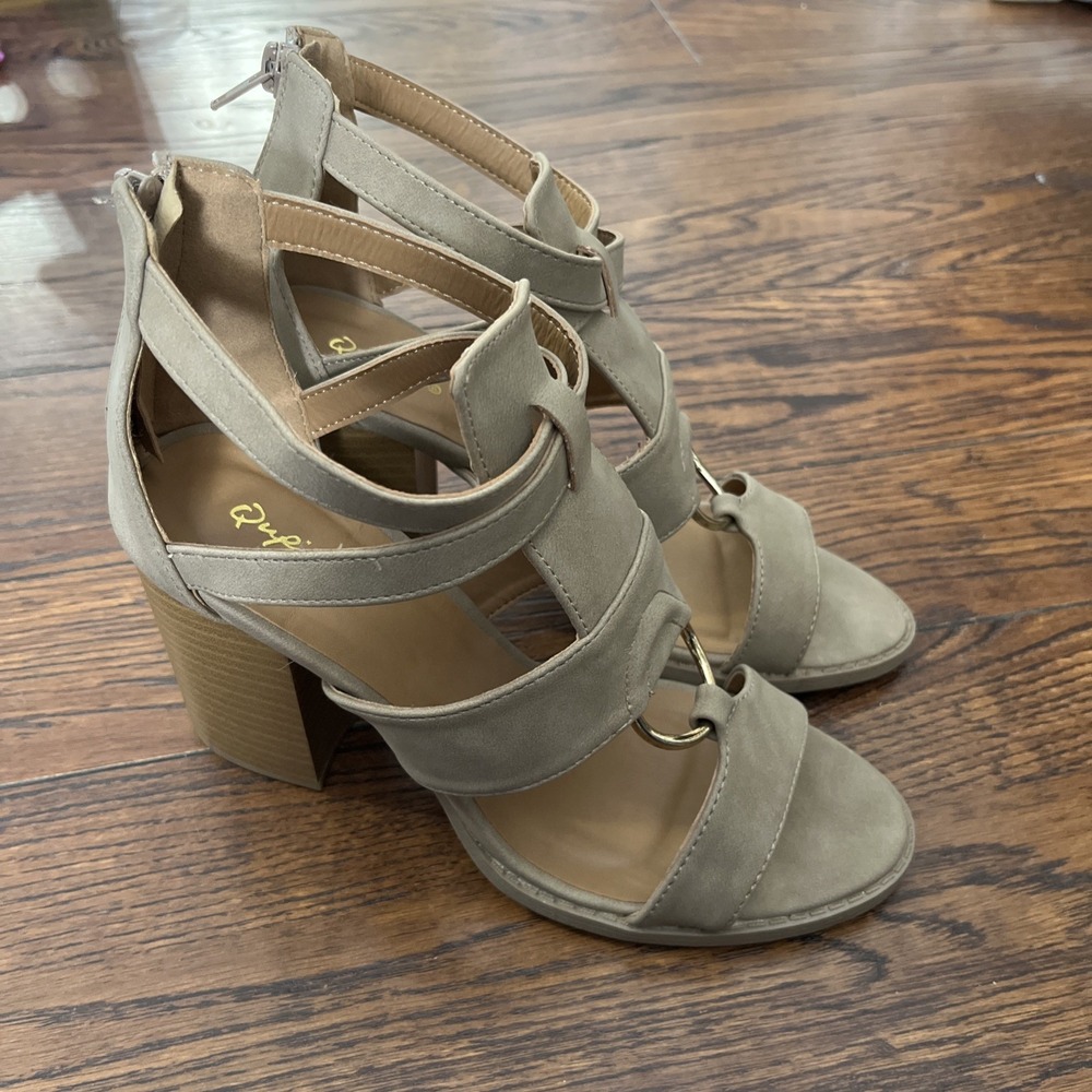 Qupid Women's Tan Suede Heels Shoes Size 8 Open Toe Strap Key Hole New